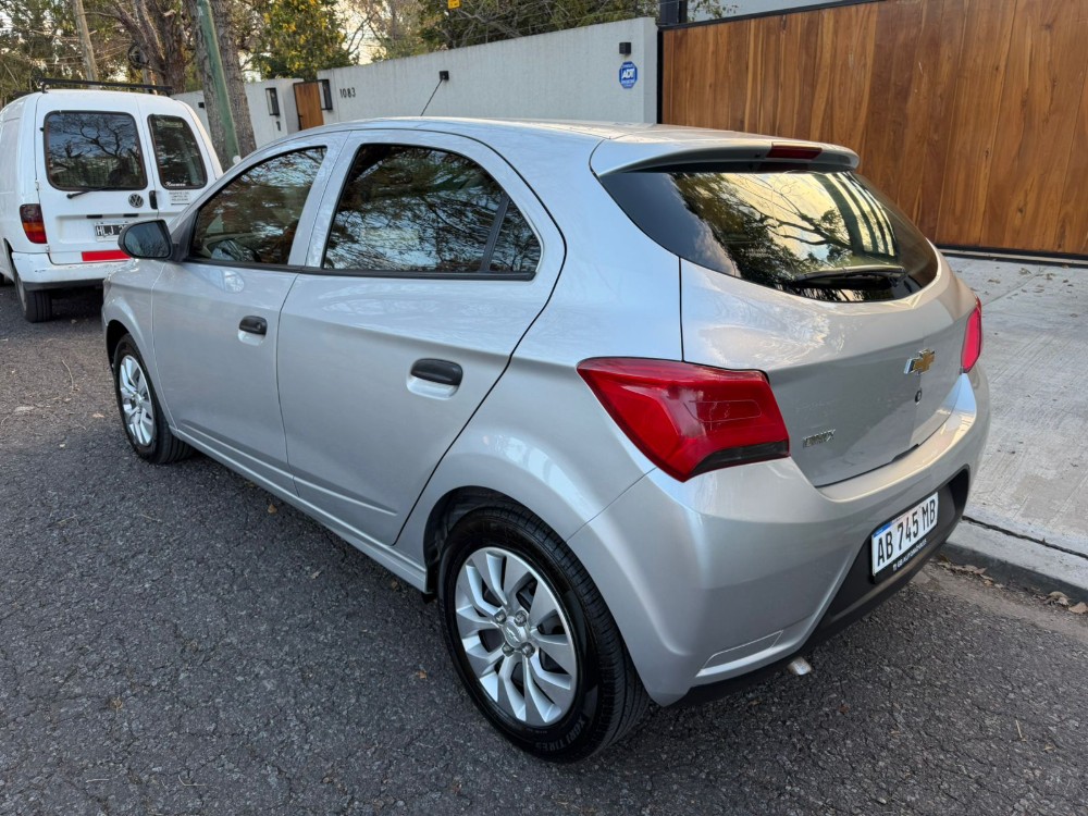 Chevrolet Onix LT — foto 8
